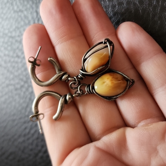 Earrings - Picture 3 of 7